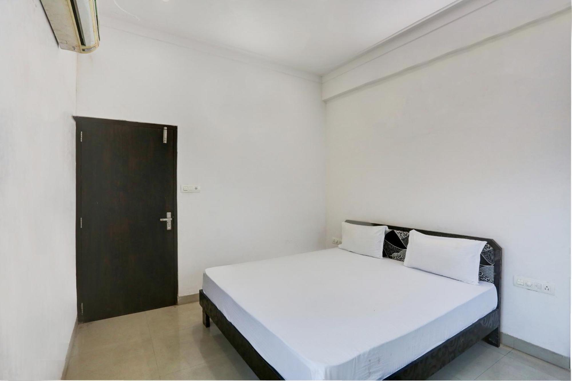 Super Hotel O Goverdhan Villa Ουνταϊπούρ Εξωτερικό φωτογραφία